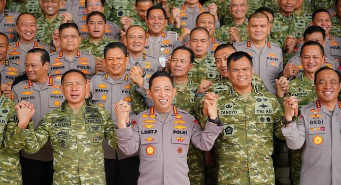 Kapolri dan Panglima TNI Pererat Soliditas Lewat Silaturahmi di Mabes TNI
