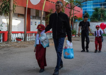 Pemprov Jateng Dorong Gerakan Ayah Antar Anak di Hari Pertama Sekolah, ASN Diberi Fleksibilitas Jam Kerja